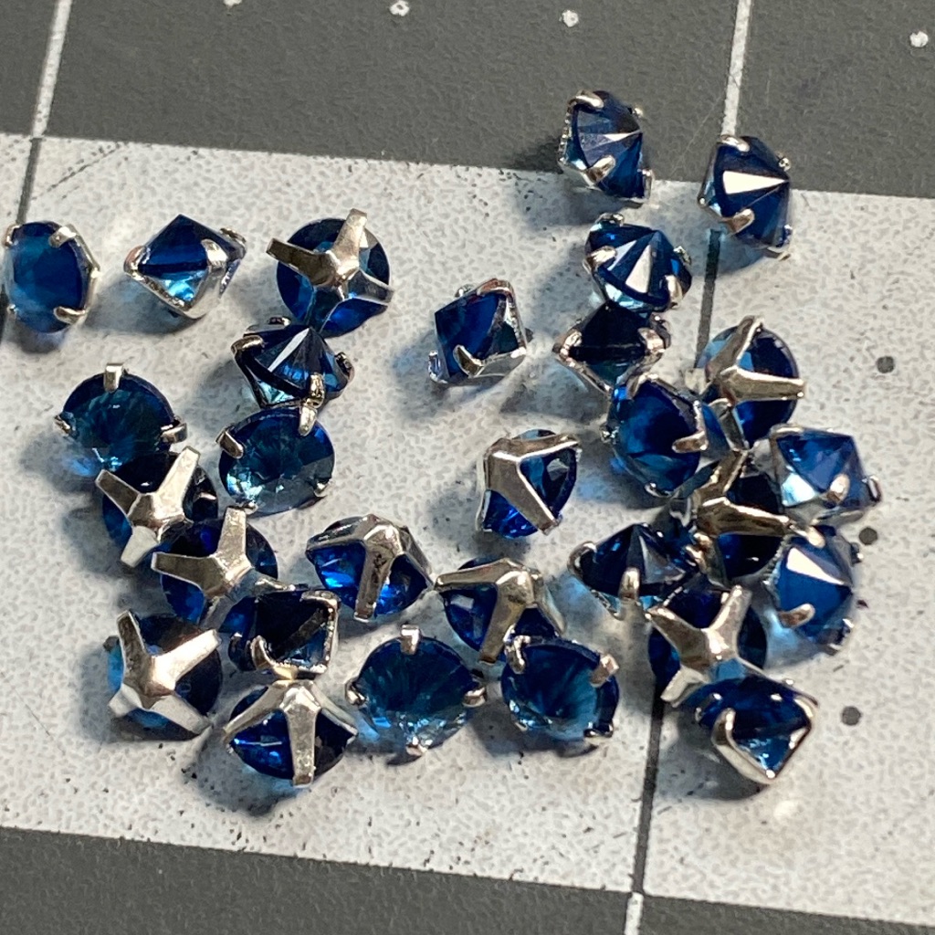 4mm Rhinestone W/Setting (30)